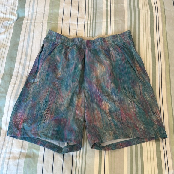 Men’s Lululemon shorts. - Picture 1 of 3